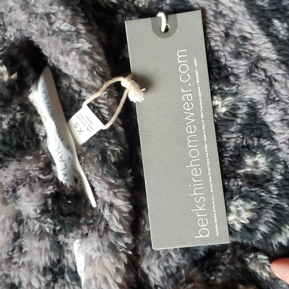 Extra fluffy Berkshire robe nordic black women's size small - Picture 6 of 11